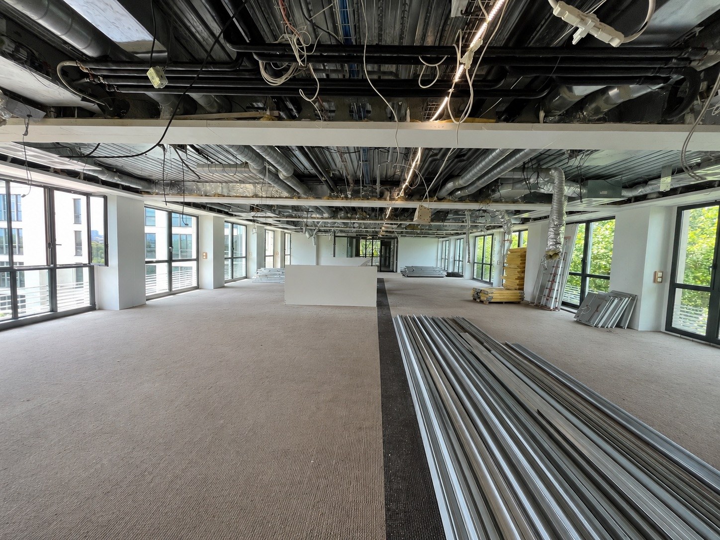 Plateau de bureaux brut avant travaux d'aménagement — phase conseil et stratégie