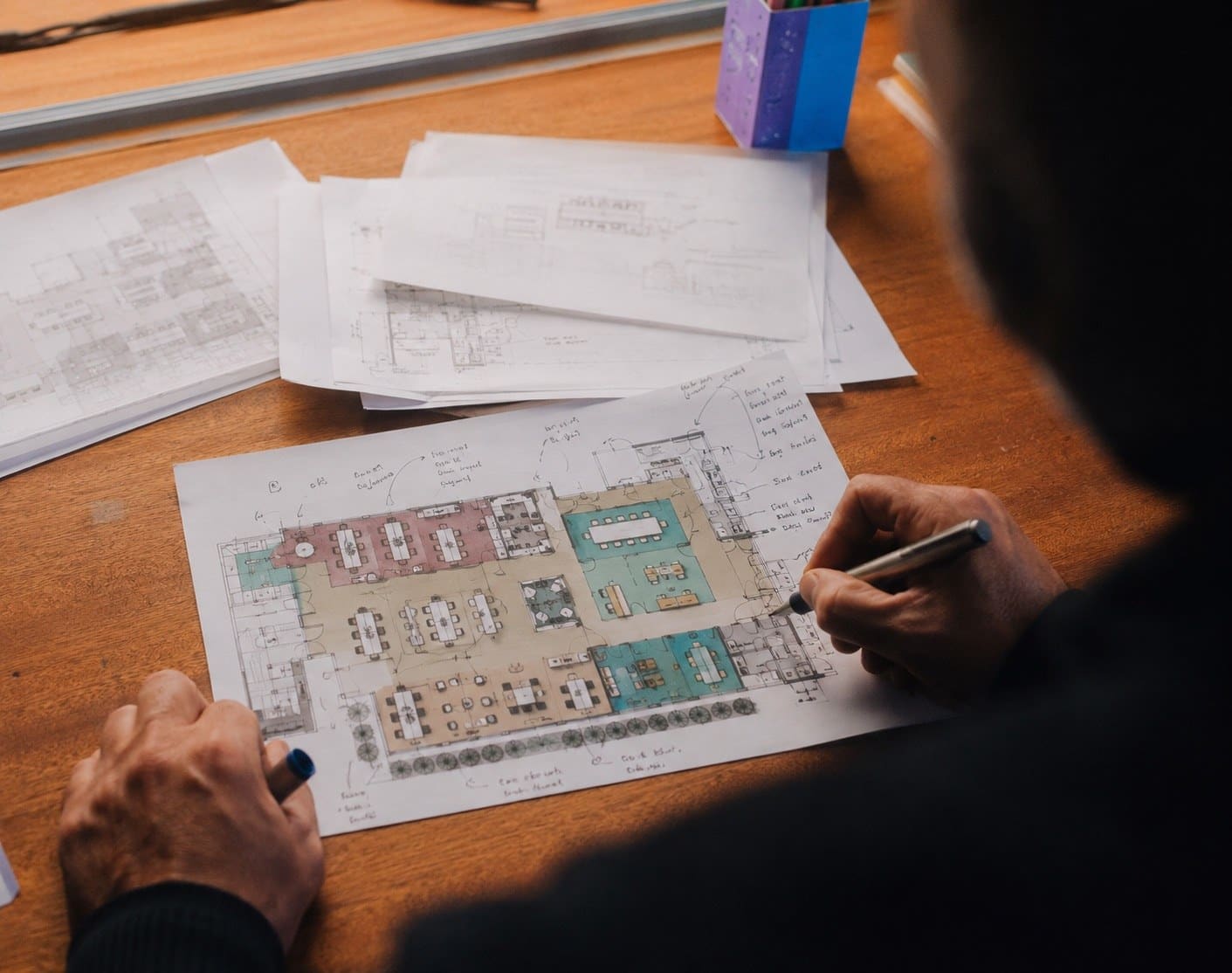 Dessin d'un plan d'aménagement de bureaux — stratégie workplace